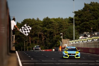 Michelle Halder keeps all the boys at bay in TCR Europe