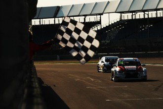 Lewis Kent stretches his leadership in the TCR UK