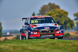 Nicky Catsburg ends WTCR victory drought for Hyundai
