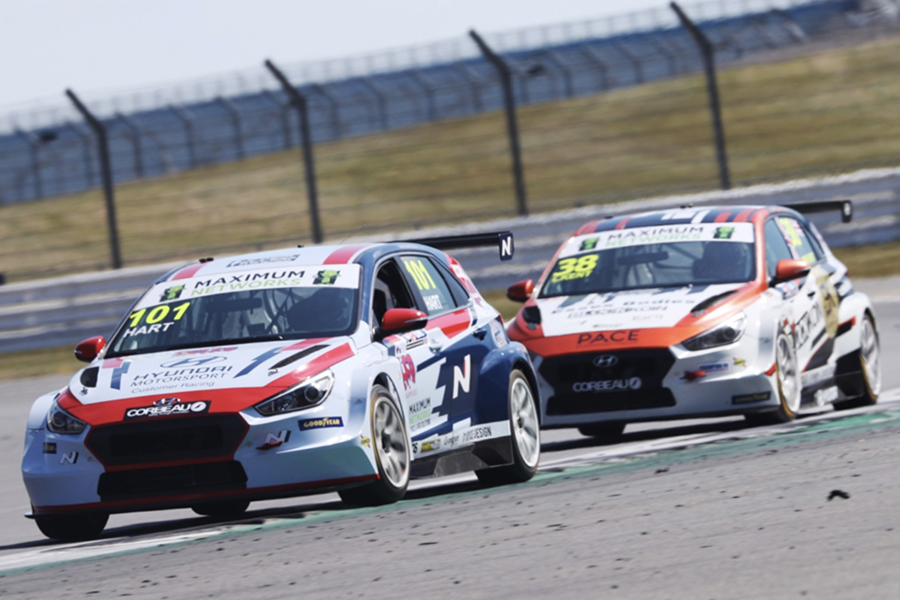 Max Hart and Lewis Kent split wins at Silverstone