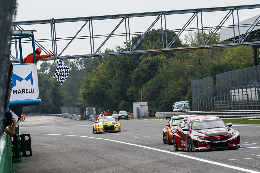 Girolami holds Azcona at bay to win a thrilling Race 1 at Monza
