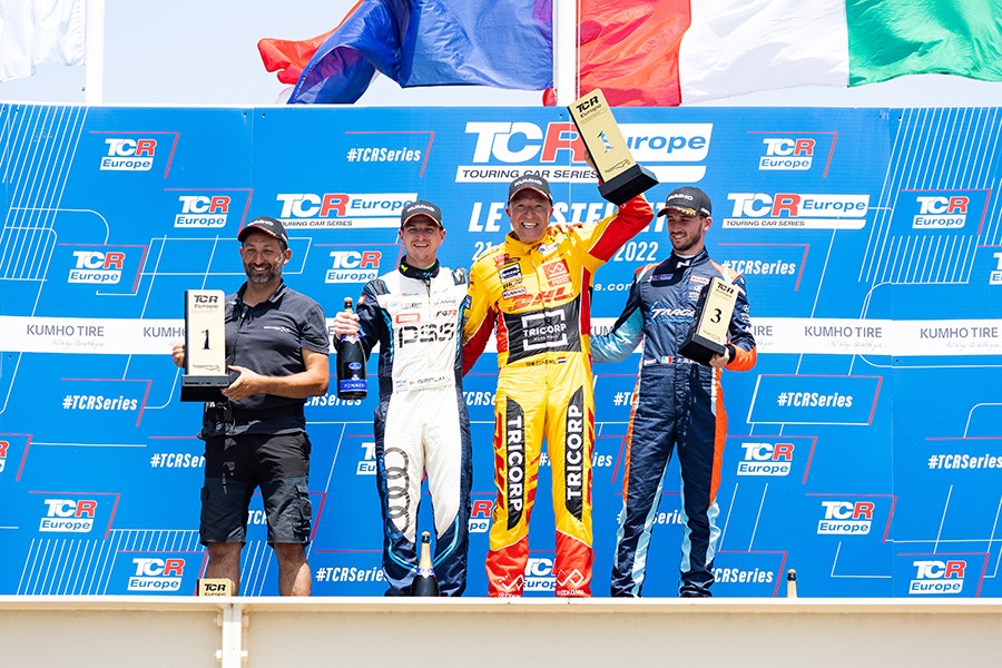 Coronel takes a lights-to-flag victory in TCR Europe Race 1