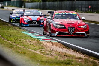 Martin wins the FIA ETCR event on his home circuit