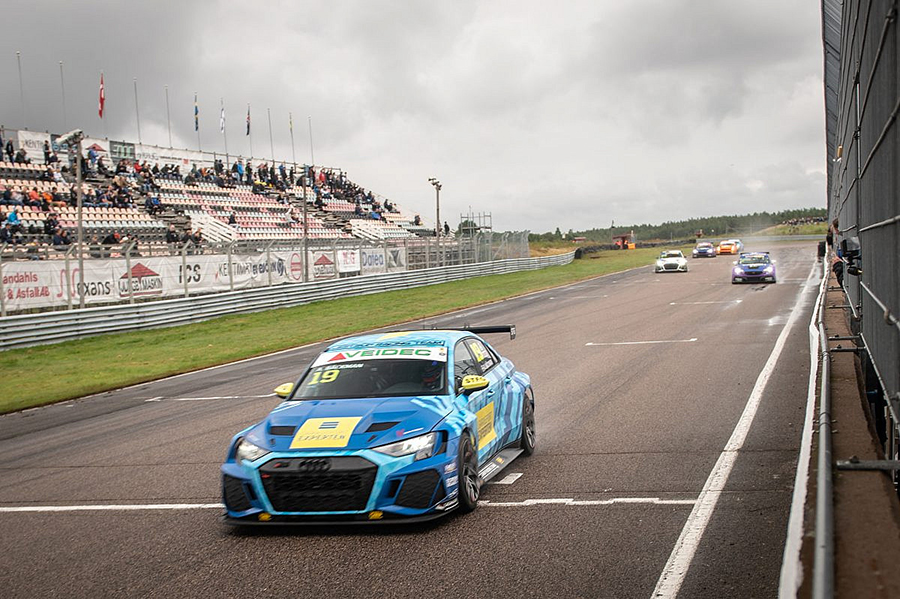 Double-win for Bäckman at Anderstorp closes up the championship
