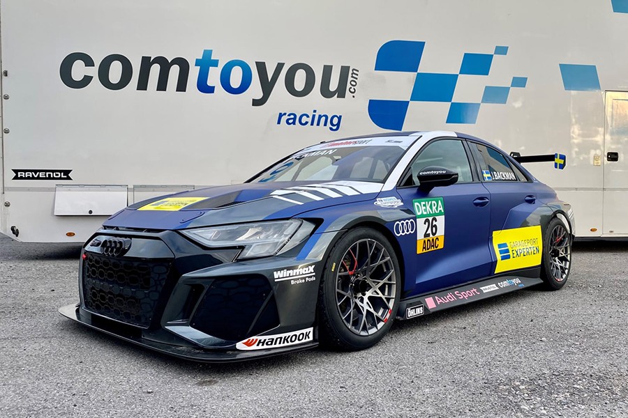 Jessica Bäckman with Comtoyou Racing in TCR Germany