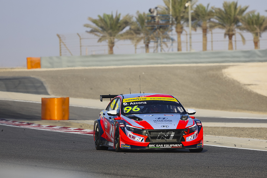 Mikel Azcona wins pole for WTCR Race 1 in Bahrain