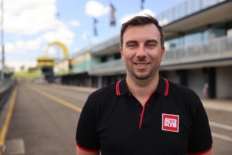 Tom Oliphant in two-year TCR Australia campaign