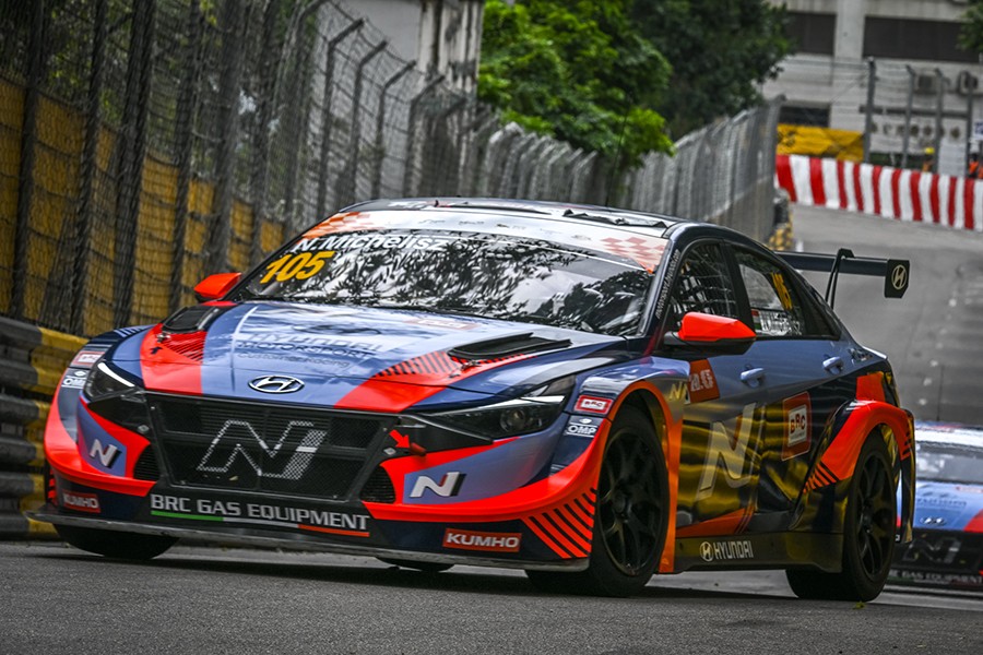 Norbert Michelisz sails to pole position and points lead at Macau